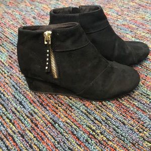 Lil girls Booties with a lil wedge size 1